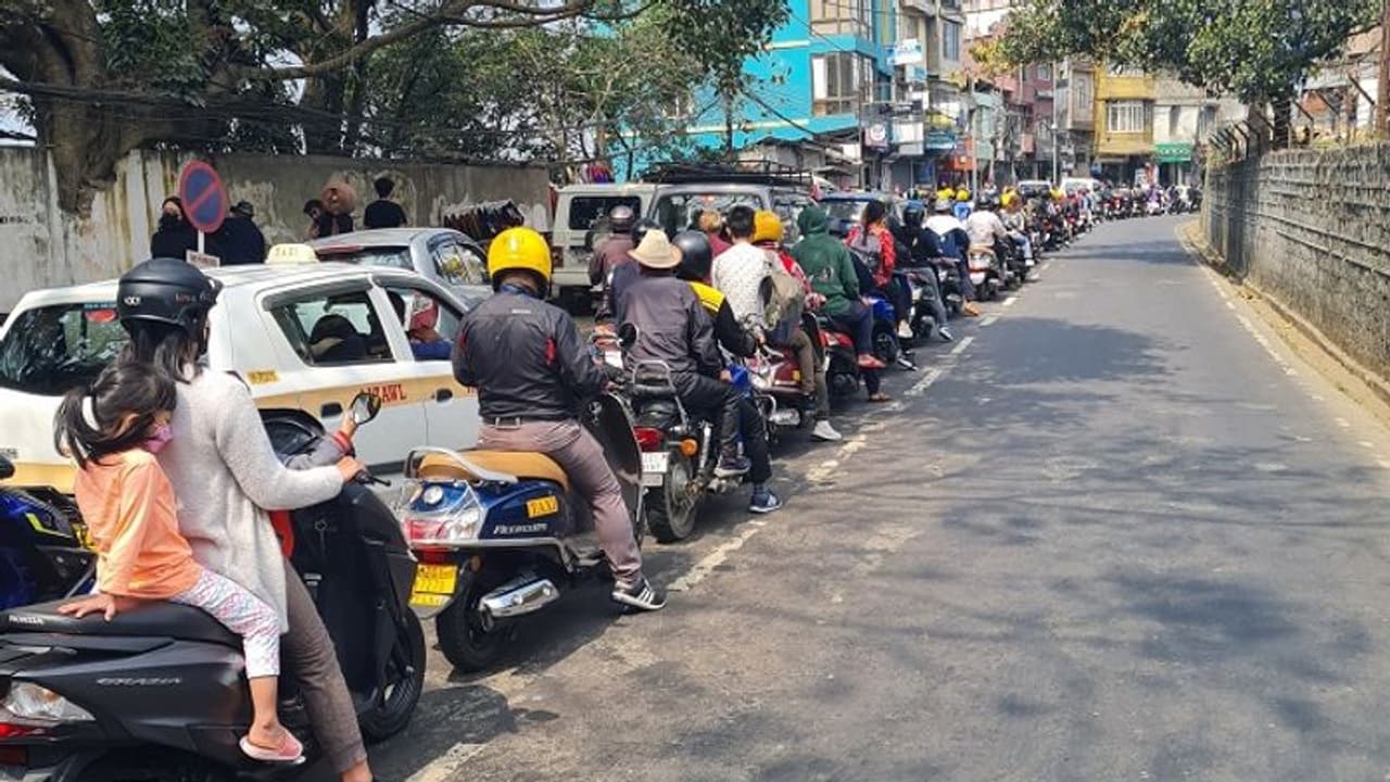 Mizoram traffic Rules ಕಟ್ಟು ನಿಟ್ಟಾಗಿ ಟ್ರಾಫಿಕ್ ರೂಲ್ಸ್ ಪಾಲಿಸ್ತಾರೆ ಮಿಜೋರಾಂ ಜನ, ದೇಶದ ಗಮಸೆಳೆಯಿತು ಮಹೀಂದ್ರ ಟ್ವೀಟ್!