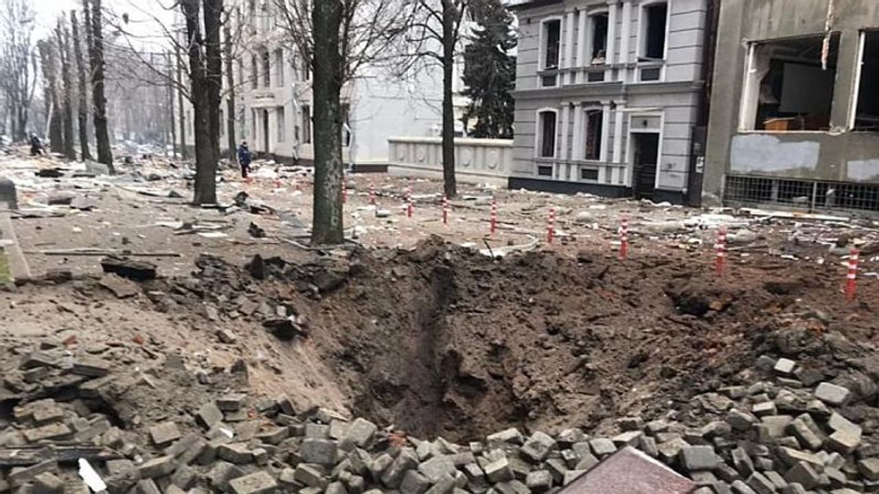 Russia Ukraine War: ರಷ್ಯಾ ದಾಳಿಗೆ ಖಾರ್ಕೀವ್ ನಗರವೇ ಧ್ವಂಸ: ಉಕ್ರೇನ್ ಮಕ್ಕಳು ಮಾನವ ತಡೆಗೋಡೆಯಾಗಿ ಬಳಕೆ? Russia Ukraine War: ರಷ್ಯಾ ದಾಳಿಗೆ ಖಾರ್ಕೀವ್ ನಗರವೇ ಧ್ವಂಸ: ಉಕ್ರೇನ್ ಮಕ್ಕಳು ಮಾನವ ತಡೆಗೋಡೆಯಾಗಿ ಬಳಕೆ?