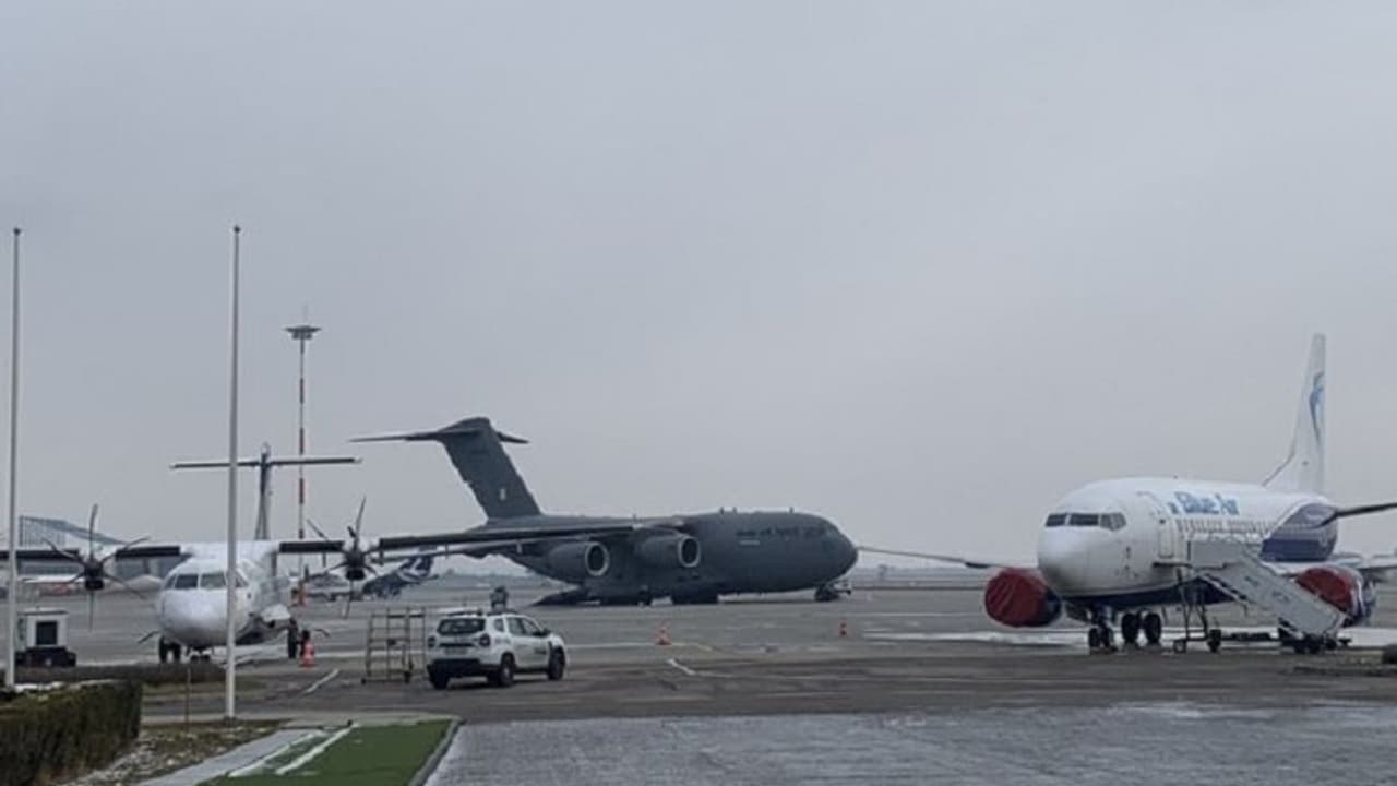 17 हजार भारतीयों ने छोड़ा यूक्रेन, अगले 24 घंटों में 15 उड़ानें आएंगी भारत 17 हजार भारतीयों ने छोड़ा यूक्रेन, अगले 24 घंटों में 15 उड़ानें आएंगी भारत