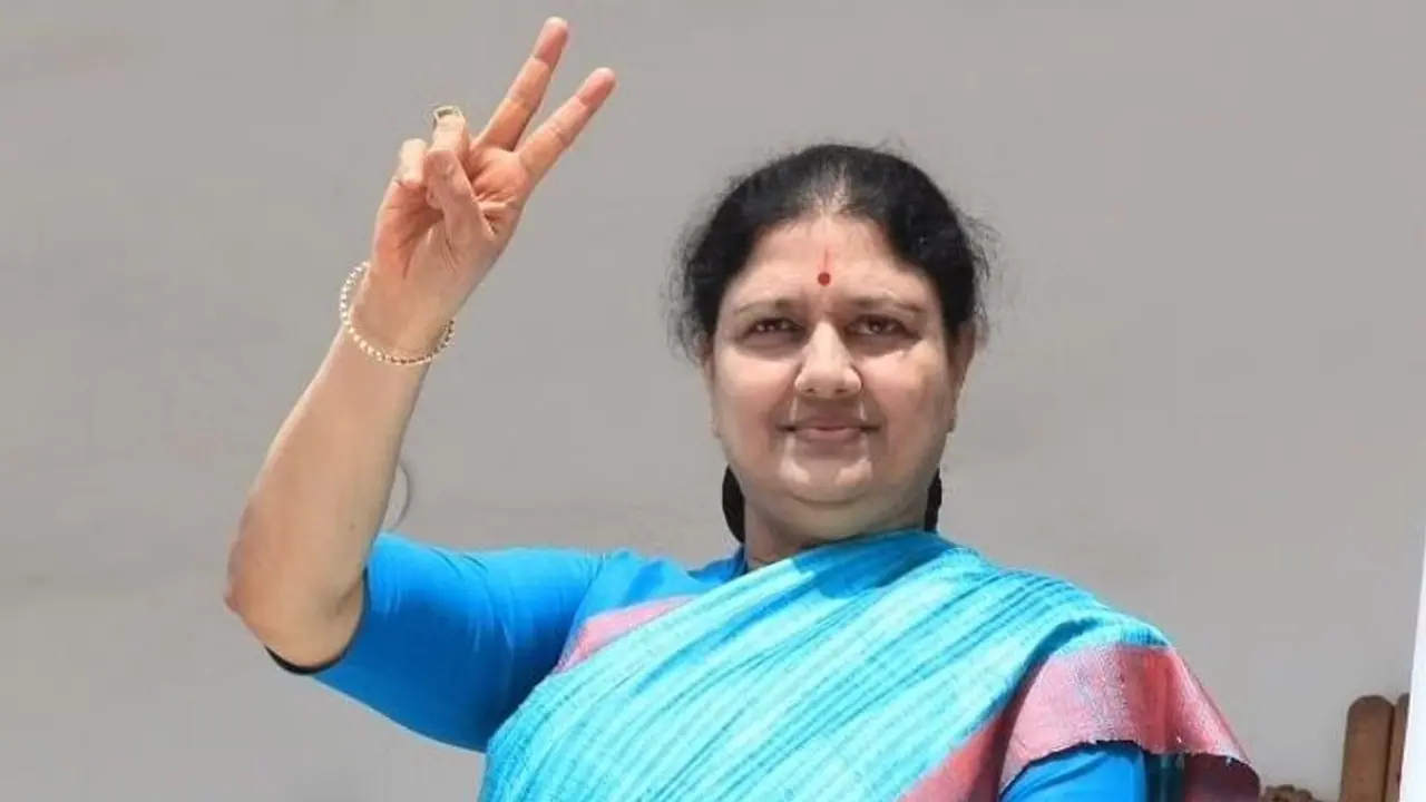 “சின்னம்மா ரிட்டர்ன்ஸ்..!” சசிகலாவுக்கு சிவப்புக் கம்பளம் விரிக்கும் ஓ.பி.எஸ்.. அதிமுக அதிருது..! “சின்னம்மா ரிட்டர்ன்ஸ்..!” சசிகலாவுக்கு சிவப்புக் கம்பளம் விரிக்கும் ஓ.பி.எஸ்.. அதிமுக அதிருது..!