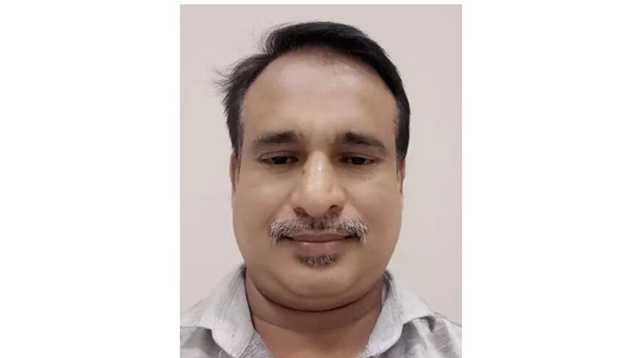 Expat Died: ജോലിക്ക് പോകാന് തയ്യാറെടുക്കുന്നതിനിടെ കുഴഞ്ഞുവീണ പ്രവാസി മലയാളി മരിച്ചു Expat Died: ജോലിക്ക് പോകാന് തയ്യാറെടുക്കുന്നതിനിടെ കുഴഞ്ഞുവീണ പ്രവാസി മലയാളി മരിച്ചു