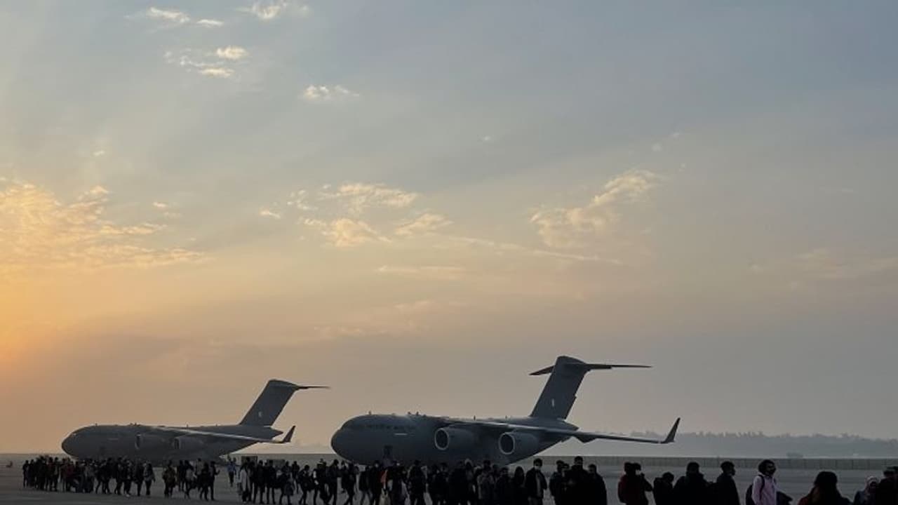बॉर्डर पर डटे 4 केंद्रीय मंत्री, एयरफोर्स के C 17 भर रहे उड़ान, ऐसे यूक्रेन से छात्रों को निकाल रही मोदी सरकार बॉर्डर पर डटे 4 केंद्रीय मंत्री, एयरफोर्स के C 17 भर रहे उड़ान, ऐसे यूक्रेन से छात्रों को निकाल रही मोदी सरकार