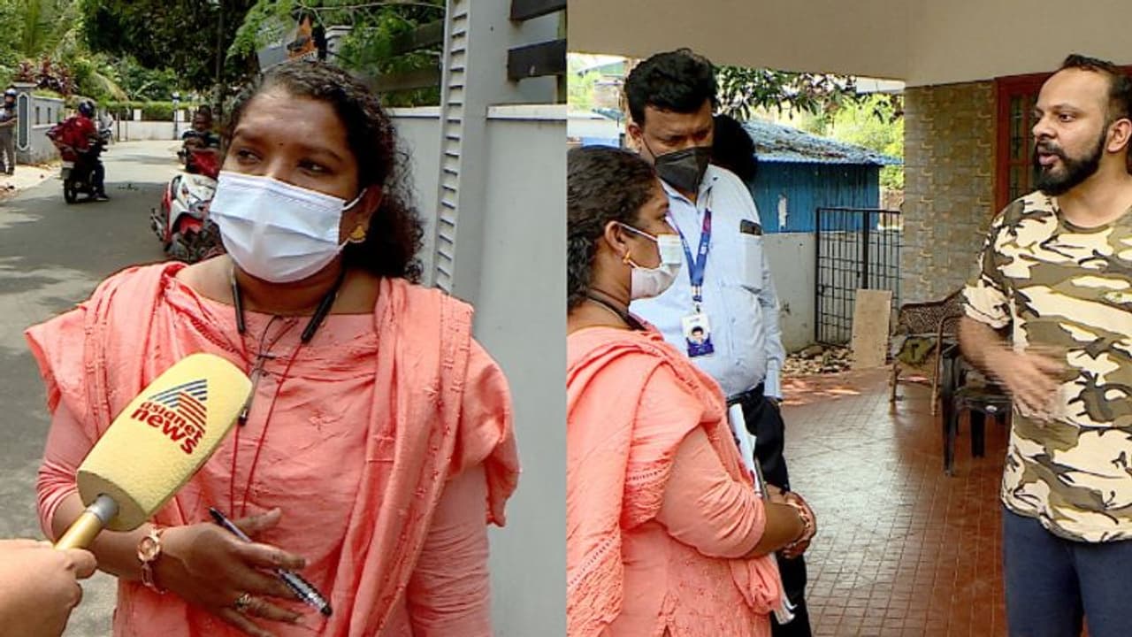 ജപ്തി തടയാന് വാക്കത്തി ആക്രമണവും നായ്ക്കളും; വനിത അഡ്വക്കേറ്റ് കമ്മീഷന് പരിക്ക് ജപ്തി തടയാന് വാക്കത്തി ആക്രമണവും നായ്ക്കളും; വനിത അഡ്വക്കേറ്റ് കമ്മീഷന് പരിക്ക്