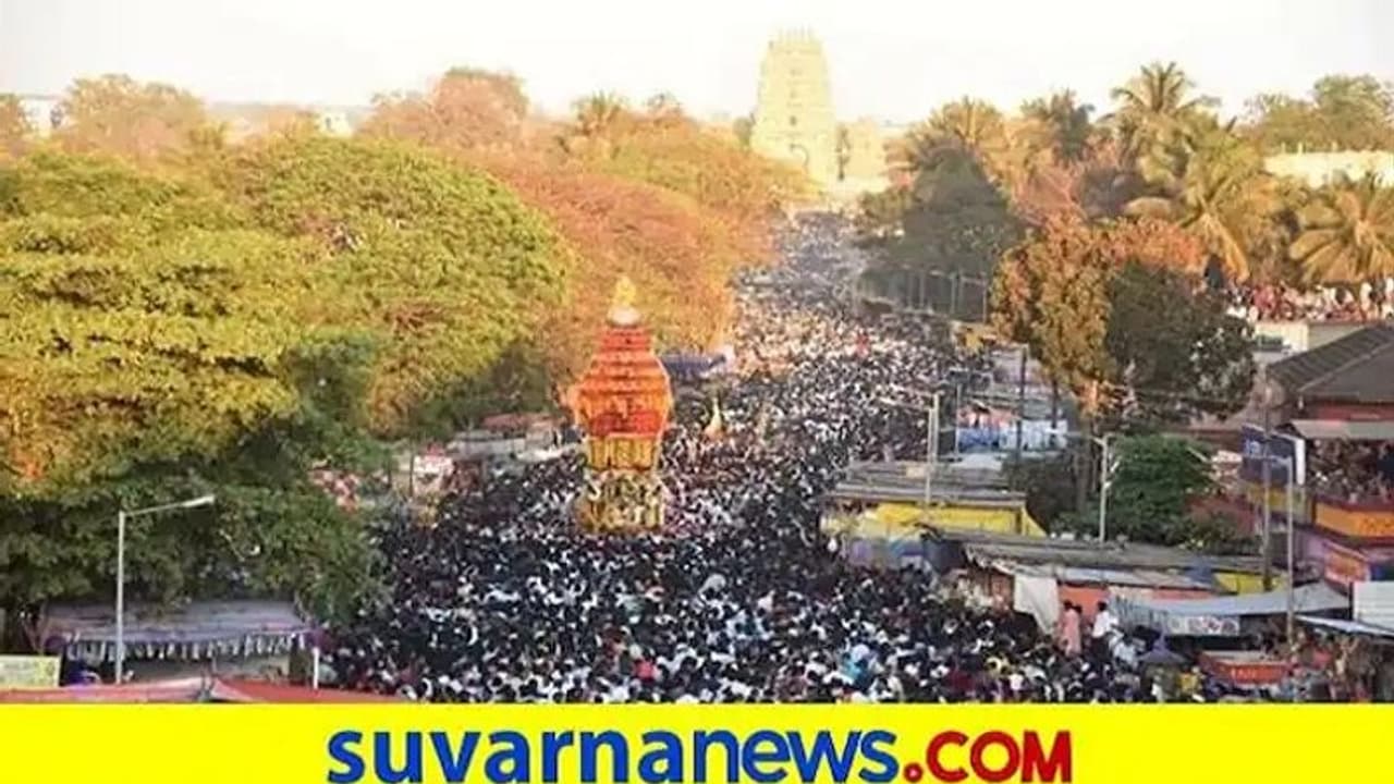 ಹುಬ್ಬಳ್ಳಿಯಲ್ಲಿ ಸಂಭ್ರಮದ ಸಿದ್ಧಾರೂಢರ ಜಾತ್ರೆ: 3 ಲಕ್ಷ ಭಕ್ತರು ಭಾಗಿ ಹುಬ್ಬಳ್ಳಿಯಲ್ಲಿ ಸಂಭ್ರಮದ ಸಿದ್ಧಾರೂಢರ ಜಾತ್ರೆ: 3 ಲಕ್ಷ ಭಕ್ತರು ಭಾಗಿ