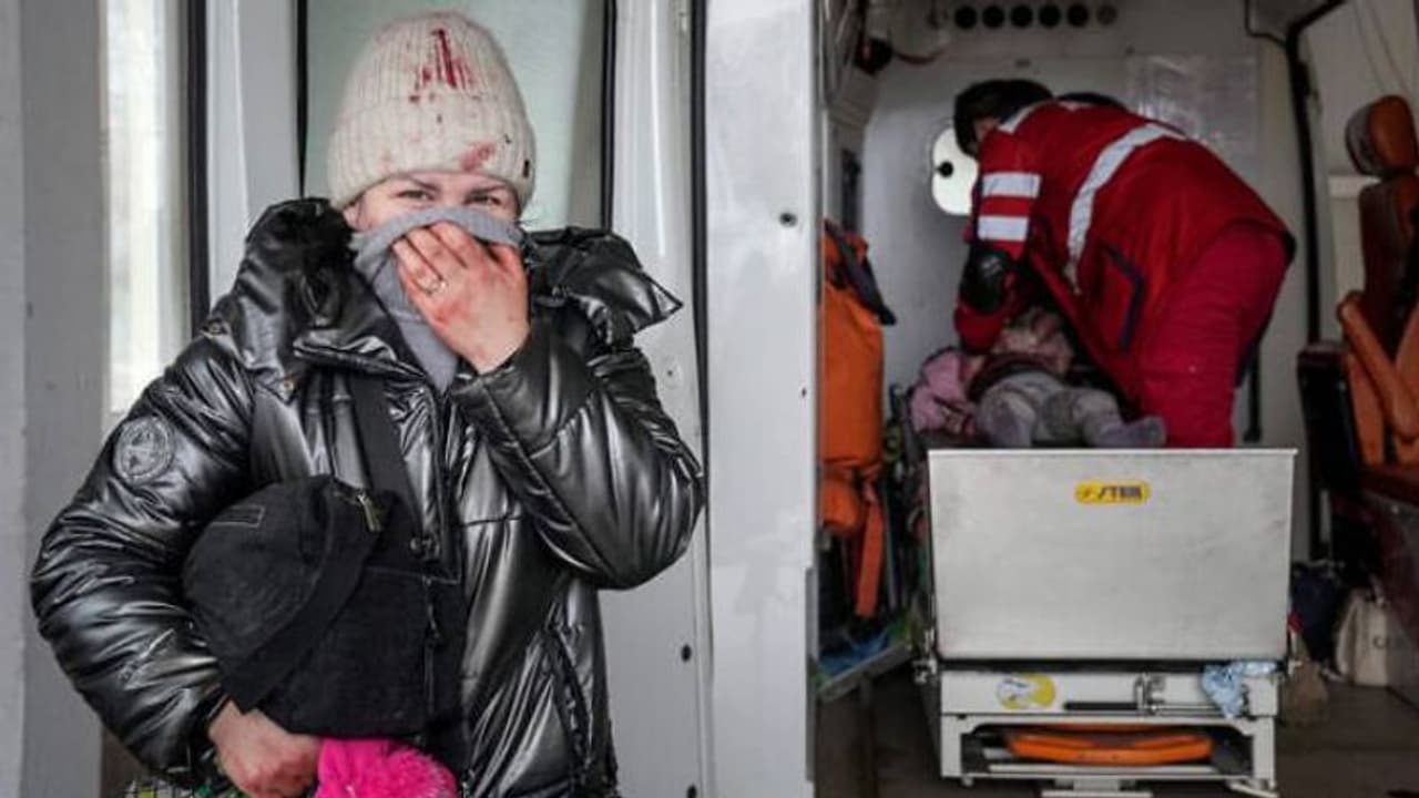 Ukraine Crisis : 'ഇത് നിങ്ങൾ പുടിനെ കാണിക്കൂ', ലോകത്തിന്റെ വേദനയായി യുക്രൈനിലെ ആറുവയസുകാരി Ukraine Crisis : 'ഇത് നിങ്ങൾ പുടിനെ കാണിക്കൂ', ലോകത്തിന്റെ വേദനയായി യുക്രൈനിലെ ആറുവയസുകാരി