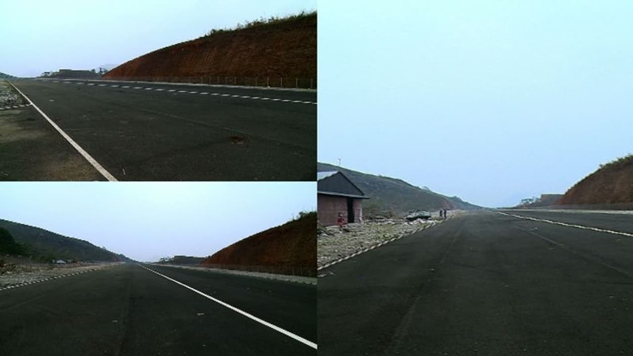 മൺതിട്ട നീക്കി; ഇടുക്കി സത്രം എയർ സ്ട്രിപ്പിൽ ഇന്ന് വിമാനമിറക്കിയേക്കും മൺതിട്ട നീക്കി; ഇടുക്കി സത്രം എയർ സ്ട്രിപ്പിൽ ഇന്ന് വിമാനമിറക്കിയേക്കും