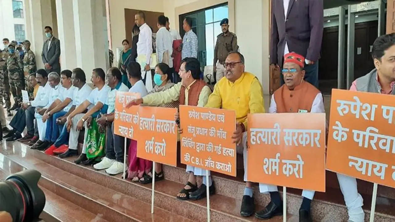 अरे ये क्या हो गया: झारखंड में बजट के दौरान अपनी ही सरकार के खिलाफ धरने पर बैठे विधायक, जानिए क्या थी मांग
