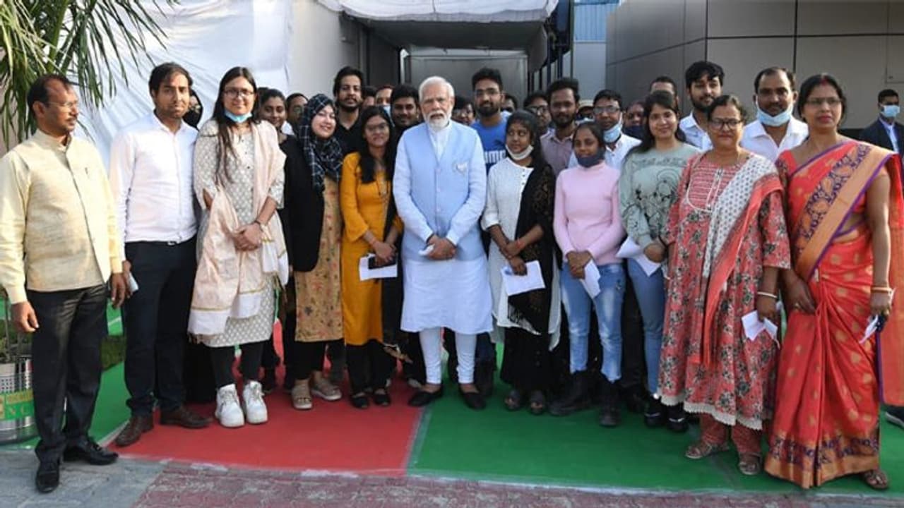UP Chuanv 2022: वाराणसी में यूक्रेन से वापस लौटे छात्रों से PM मोदी ने की मुलाकात