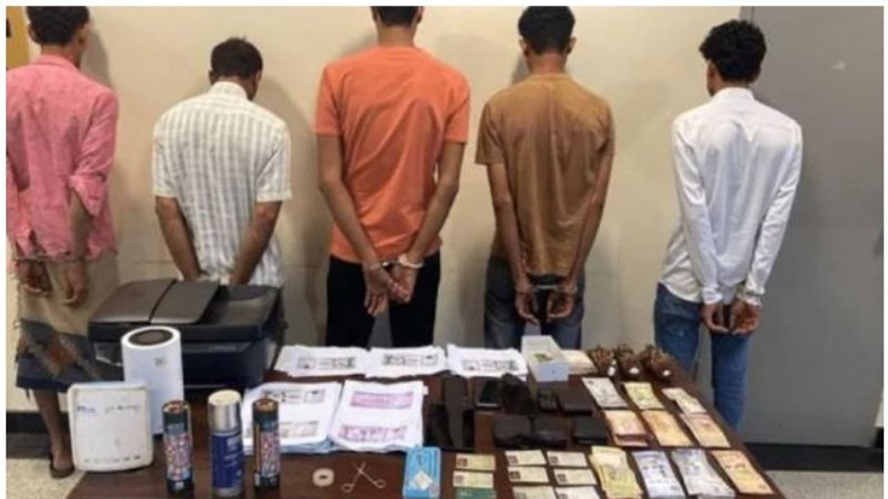 Fake Currency : സൗദിയില് കള്ളനോട്ടുമായി അഞ്ചംഗ സംഘം പിടിയില് Fake Currency : സൗദിയില് കള്ളനോട്ടുമായി അഞ്ചംഗ സംഘം പിടിയില്