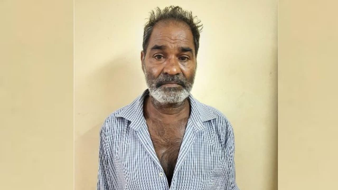 Rape case : വിദ്യാർത്ഥിനിയെ പീഡിപ്പിക്കാൻ ശ്രമിച്ച വയോധികൻ 'ഭയങ്കരൻ അപ്പൂപ്പൻ' അറസ്റ്റിൽ Rape case : വിദ്യാർത്ഥിനിയെ പീഡിപ്പിക്കാൻ ശ്രമിച്ച വയോധികൻ 'ഭയങ്കരൻ അപ്പൂപ്പൻ' അറസ്റ്റിൽ