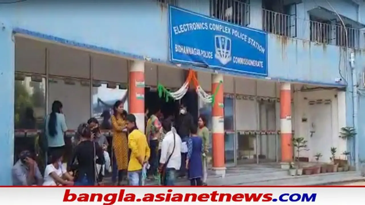 বিদেশে ঘুরতে নিয়ে যাওয়ার নাম করে লক্ষাধিক টাকার প্রতারণা, খোঁজ মিলল না ট্র্যাভেল এজেন্সির কর্তাদের বিদেশে ঘুরতে নিয়ে যাওয়ার নাম করে লক্ষাধিক টাকার প্রতারণা, খোঁজ মিলল না ট্র্যাভেল এজেন্সির কর্তাদের