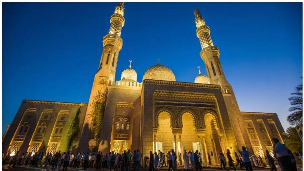 Ramadan : റമദാന് മാസത്തില് യുഎഇയിലെ ജോലി സമയം പ്രഖ്യാപിച്ചു Ramadan : റമദാന് മാസത്തില് യുഎഇയിലെ ജോലി സമയം പ്രഖ്യാപിച്ചു