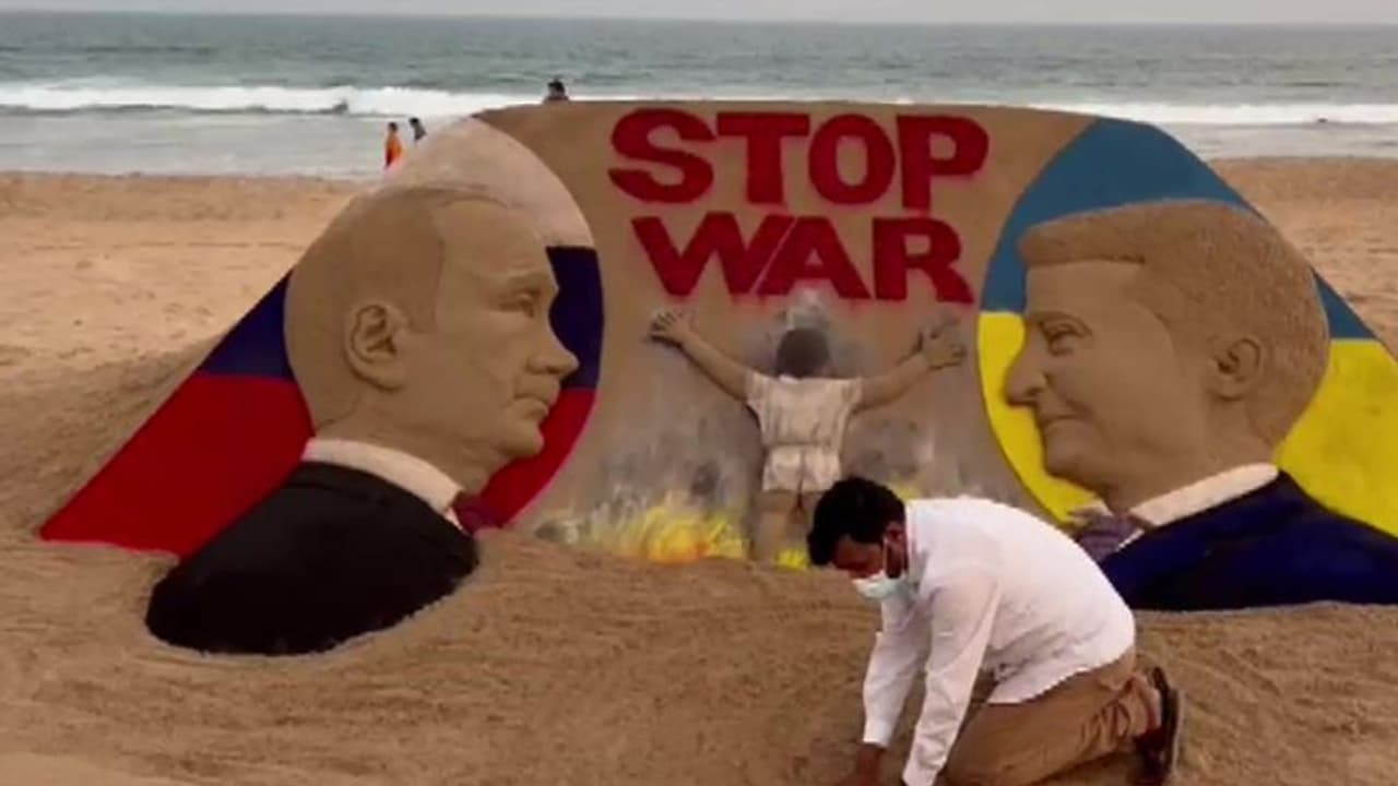 Russia Ukraine Conflict 9वां दिन: युद्ध टालने के लिए सैंड आर्टिस्ट सुदर्शन पटनायक ने किया यह प्रयास Russia Ukraine Conflict 9वां दिन: युद्ध टालने के लिए सैंड आर्टिस्ट सुदर्शन पटनायक ने किया यह प्रयास
