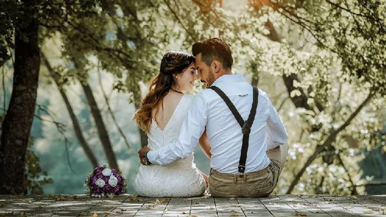 ഇവിടെ വിവാഹം കഴിച്ചാൽ ദമ്പതികൾക്ക് 1.7 ലക്ഷം രൂപ കിട്ടും, ലോകത്തിലെ അടിപൊളി സ്ഥലങ്ങളിലൊന്ന് ഓഫർ ചെയ്യുന്നു ഇവിടെ വിവാഹം കഴിച്ചാൽ ദമ്പതികൾക്ക് 1.7 ലക്ഷം രൂപ കിട്ടും, ലോകത്തിലെ അടിപൊളി സ്ഥലങ്ങളിലൊന്ന് ഓഫർ ചെയ്യുന്നു