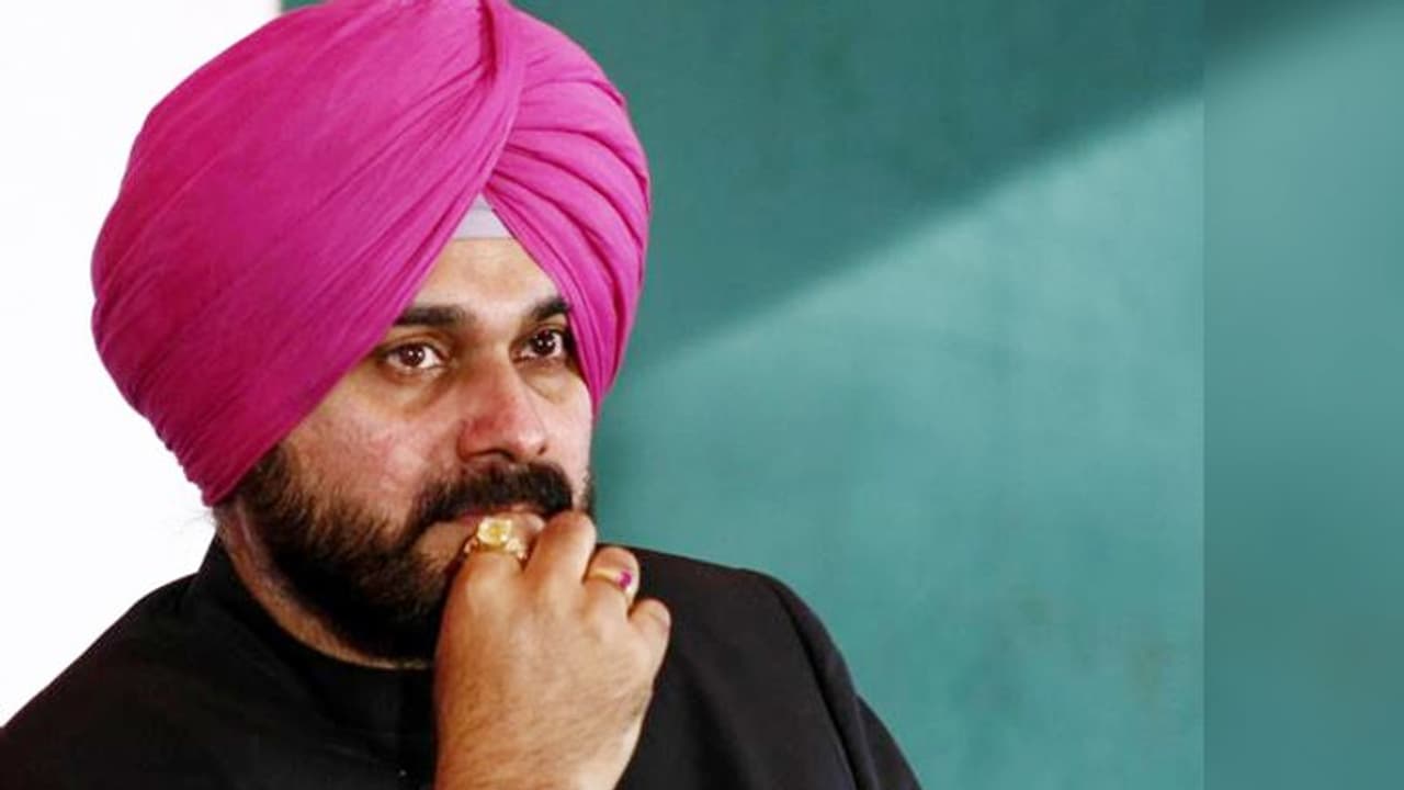 चुनाव परिणाम से पहले ही बुरे फंसे सिद्धू: बहन ने लगाए कई गंभीर आरोप, महिला आयोग ने तुरंत दिए कार्रवाई के आदेश चुनाव परिणाम से पहले ही बुरे फंसे सिद्धू: बहन ने लगाए कई गंभीर आरोप, महिला आयोग ने तुरंत दिए कार्रवाई के आदेश