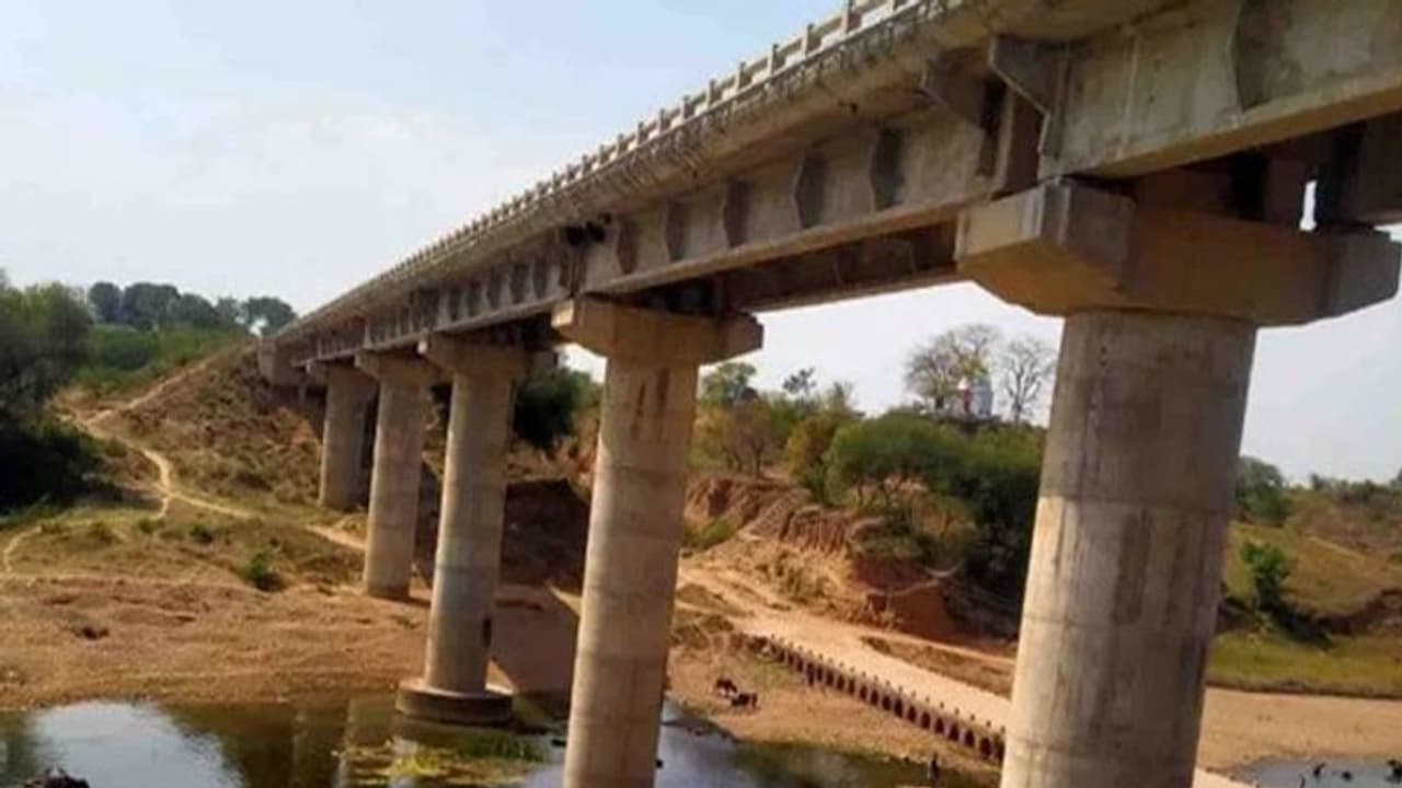 पिता ने अपने 14 साल के बेटे को पुल से नीचे फेंका, मौत...ये वजह निकल कर आई सामने