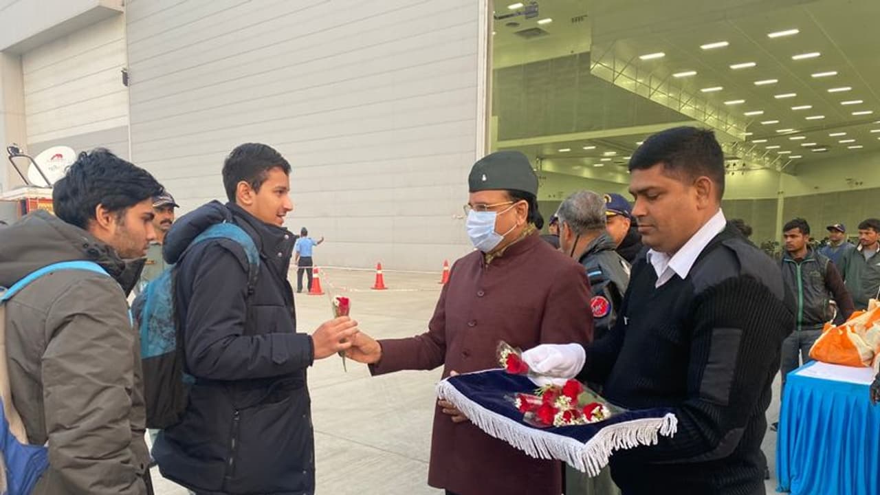 Russia Ukraine Crisis: భారత విద్యార్థులతో ఉక్రెయిన్ నుంచి ఢిల్లీకి చేరిన రెండు సీ 17 విమానాలు Russia Ukraine Crisis: భారత విద్యార్థులతో ఉక్రెయిన్ నుంచి ఢిల్లీకి చేరిన రెండు సీ 17 విమానాలు