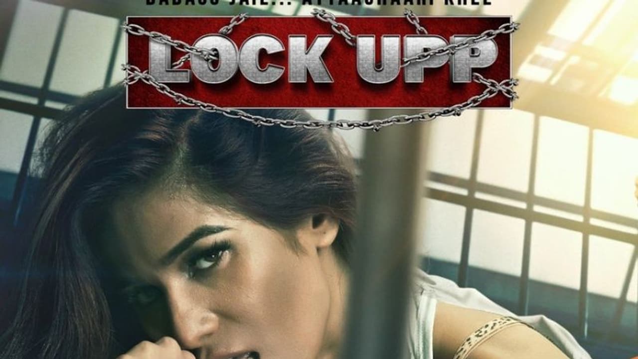 টপলেস হয়ে ' অন্য এক প্রতিযোগীকে জড়িয়ে চুমু খেল পুনম, 'লক আপ' এর এই দৃশ্য রাতারাতি ভাইরাল টপলেস হয়ে ' অন্য এক প্রতিযোগীকে জড়িয়ে চুমু খেল পুনম, 'লক আপ' এর এই দৃশ্য রাতারাতি ভাইরাল