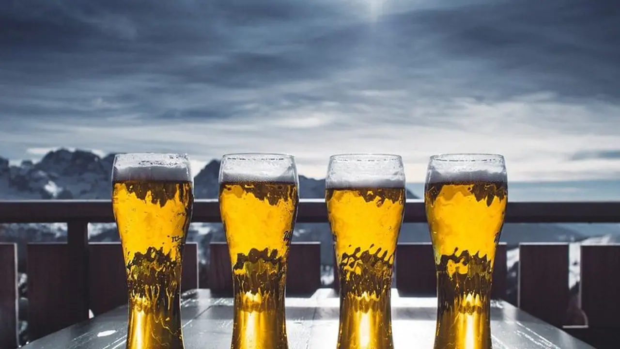 FIFA World Cup: ಒಂದು ಪಿಂಟ್ ಬಡ್ವೈಸರ್ಗೆ ಕೊಡೋ ಹಣದಲ್ಲಿ ನೀವಿಲ್ಲಿ ಗೋವಾಕ್ಕೇ ಹೋಗಿ ಬರಬಹುದು! FIFA World Cup: ಒಂದು ಪಿಂಟ್ ಬಡ್ವೈಸರ್ಗೆ ಕೊಡೋ ಹಣದಲ್ಲಿ ನೀವಿಲ್ಲಿ ಗೋವಾಕ್ಕೇ ಹೋಗಿ ಬರಬಹುದು!