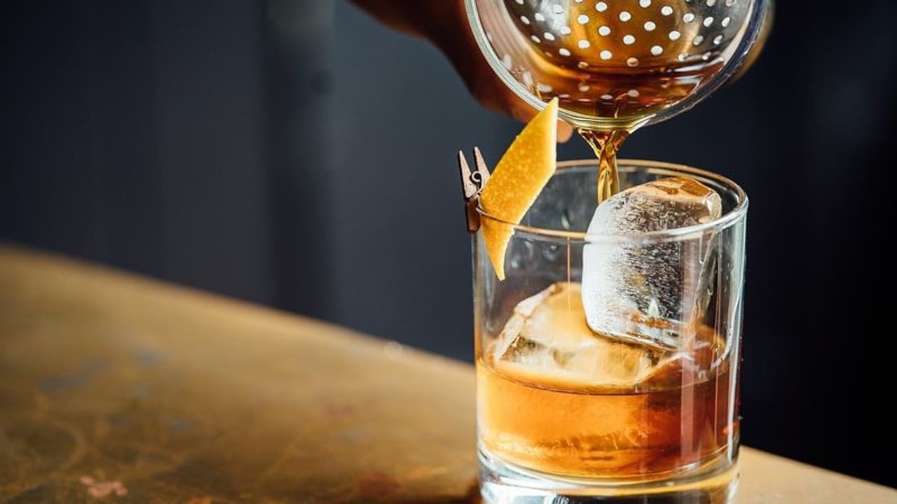 మద్యం తాగుతా.. సిగరెట్ కాలుస్తా...!.. టీచర్లకు తొమ్మిదో తరగతి విద్యార్థి షాక్... మద్యం తాగుతా.. సిగరెట్ కాలుస్తా...!.. టీచర్లకు తొమ్మిదో తరగతి విద్యార్థి షాక్...