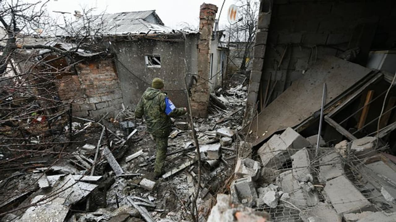 Russia Ukraine War ರಷ್ಯಾ ಯುದ್ಧವಿಮಾನ ಹೊಡೆದುರುಳಿಸಿದ ಉಕ್ರೇನ್, ಪುಟಿನ್ ಪಡೆಗೆ ತೀವ್ರ ಹಿನ್ನಡೆ! Russia Ukraine War ರಷ್ಯಾ ಯುದ್ಧವಿಮಾನ ಹೊಡೆದುರುಳಿಸಿದ ಉಕ್ರೇನ್, ಪುಟಿನ್ ಪಡೆಗೆ ತೀವ್ರ ಹಿನ್ನಡೆ!