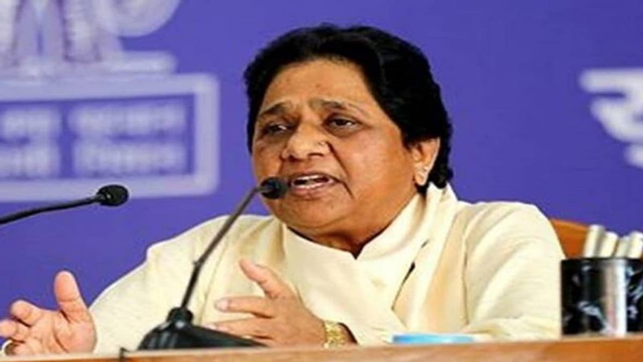 यूपी चुनाव: मायावती ने BJP पर किया हमला, कहा पीड़ितों को वैक्सीन व राशन देना कर्तव्य है एहसान नहीं