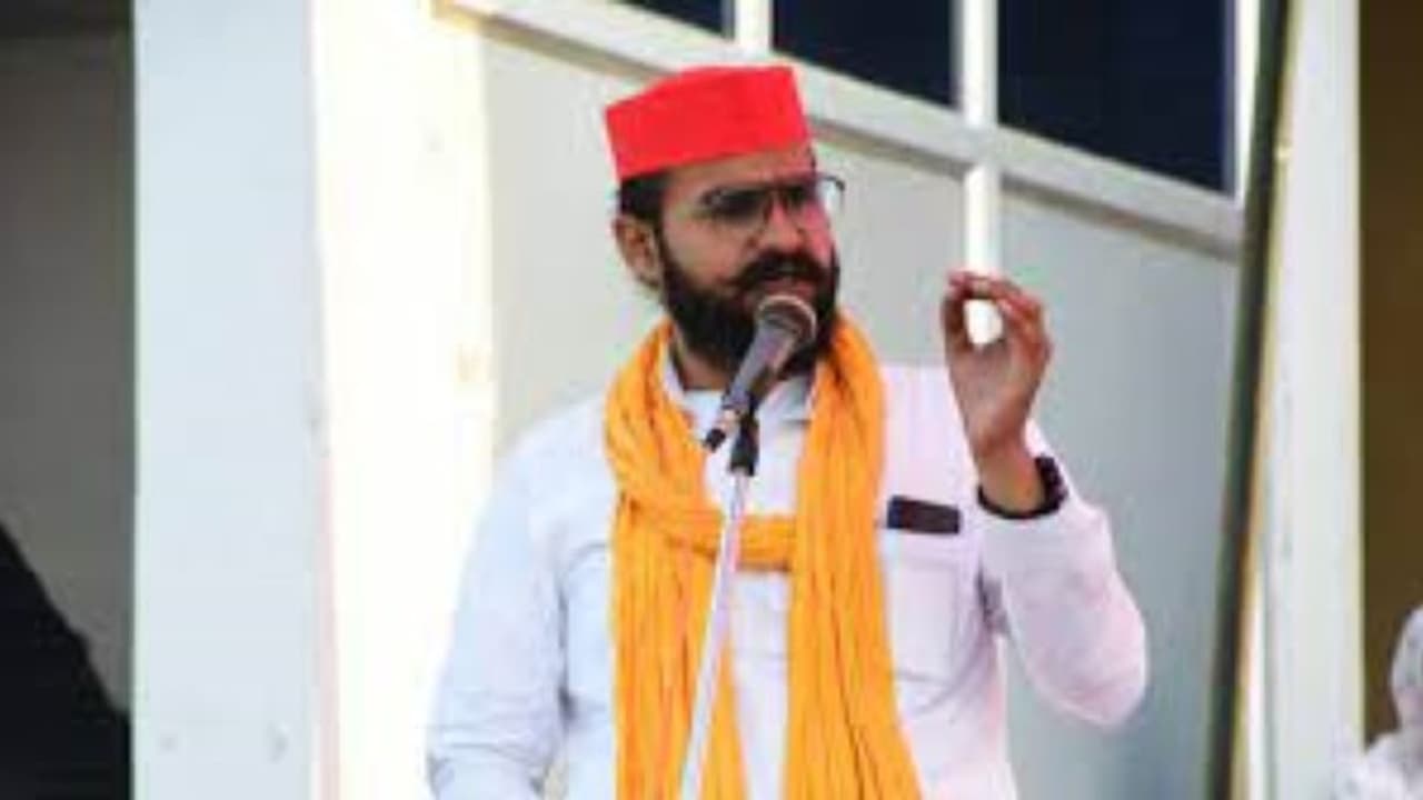 UP Assembly Election 2022: ప్రభుత్వ అధికారులు.. పోలీసులకు బెదిరింపులు.. ఎస్పీ కూటమి అభ్యర్థిపై ఎఫ్ఐఆర్ UP Assembly Election 2022: ప్రభుత్వ అధికారులు.. పోలీసులకు బెదిరింపులు.. ఎస్పీ కూటమి అభ్యర్థిపై ఎఫ్ఐఆర్