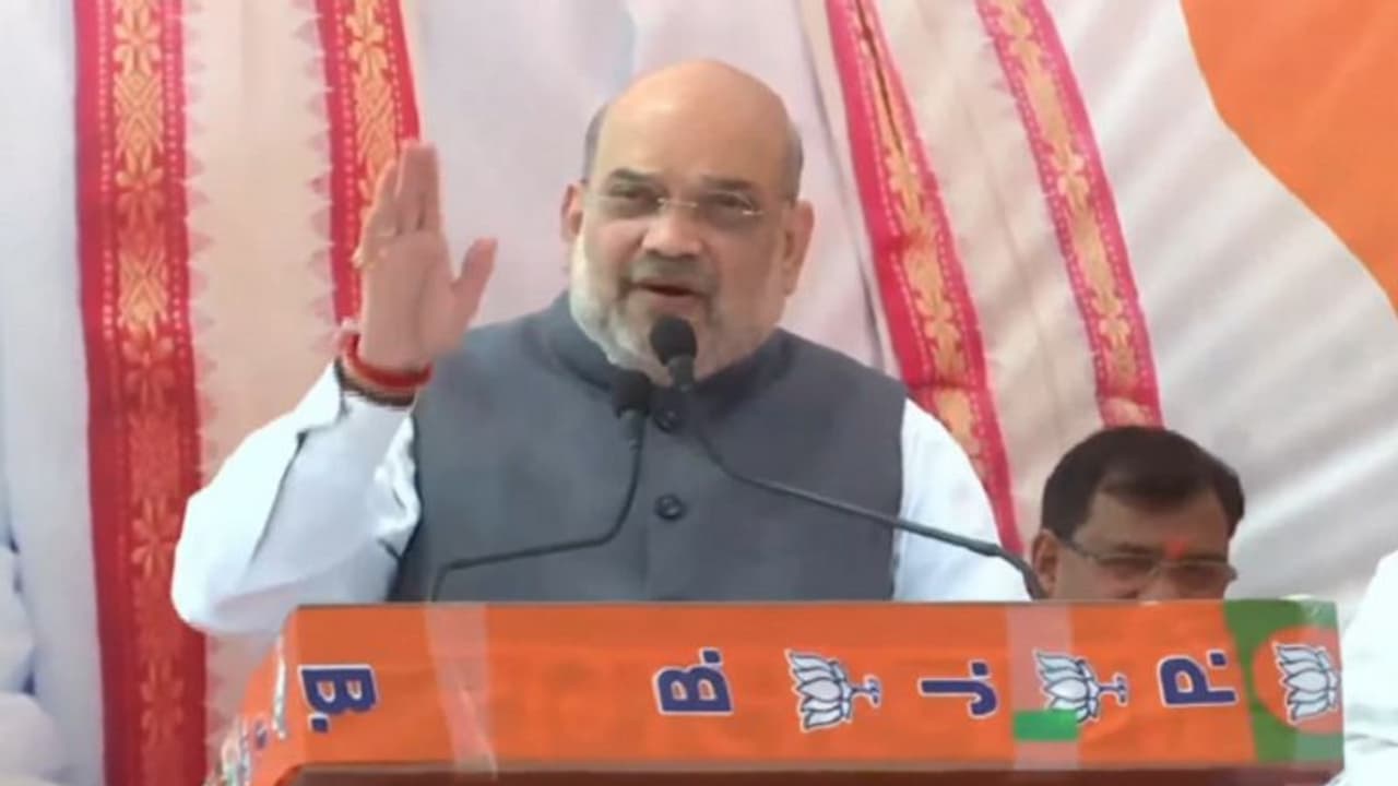 ఇంగ్లీషుకు ప్రత్యామ్నాయం హిందీ.. స్థానిక భాషలకు కాదు : అమిత్ షా.. ఇంగ్లీషుకు ప్రత్యామ్నాయం హిందీ.. స్థానిక భాషలకు కాదు : అమిత్ షా..