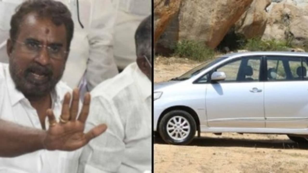 அதிமுக வார்டு உறுப்பினர்களை துரத்திய மர்ம கார்..! அதிர்ச்சியில் எஸ்.பி. வேலுமணி..! அதிமுக வார்டு உறுப்பினர்களை துரத்திய மர்ம கார்..! அதிர்ச்சியில் எஸ்.பி. வேலுமணி..!