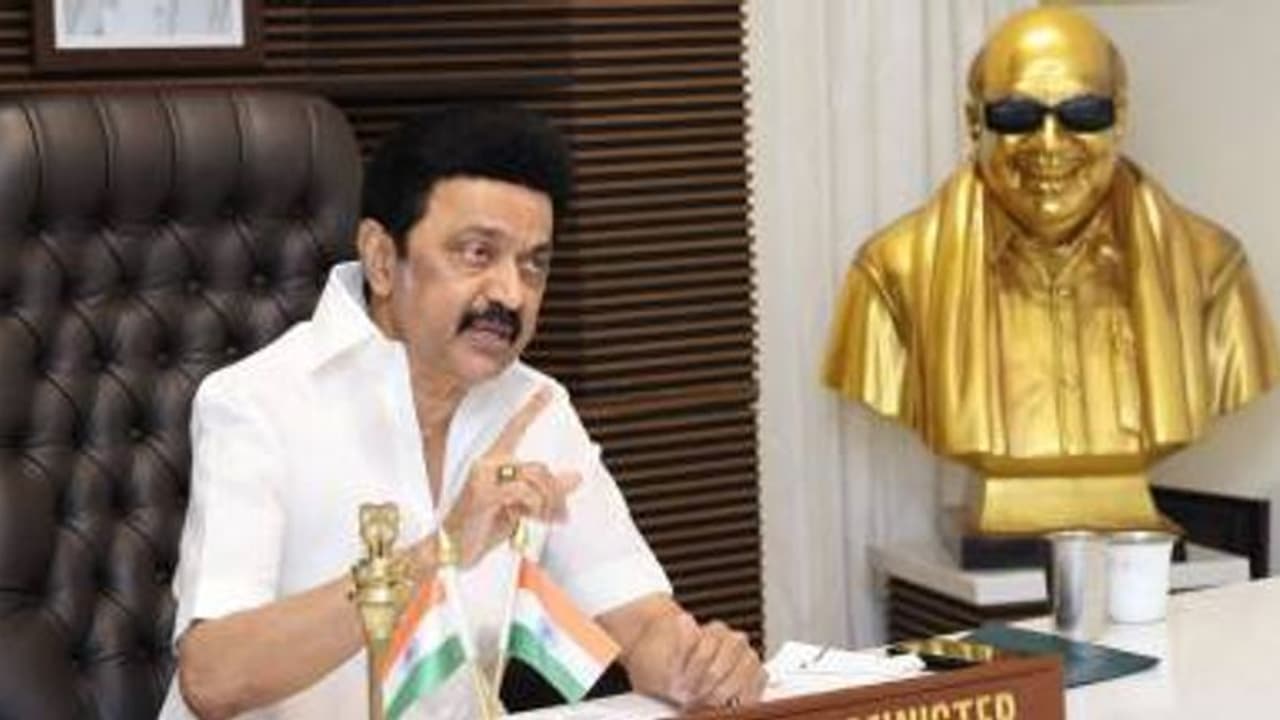 கடலூர் திமுக என்றால் இப்படியா.? ஒரு பக்கம் எம்.பி.. இன்னொரு பக்கம் எம்எல்ஏ.. ஸ்டாலினுக்கு கண்ணாமூச்சி ஆட்டம்! கடலூர் திமுக என்றால் இப்படியா.? ஒரு பக்கம் எம்.பி.. இன்னொரு பக்கம் எம்எல்ஏ.. ஸ்டாலினுக்கு கண்ணாமூச்சி ஆட்டம்!