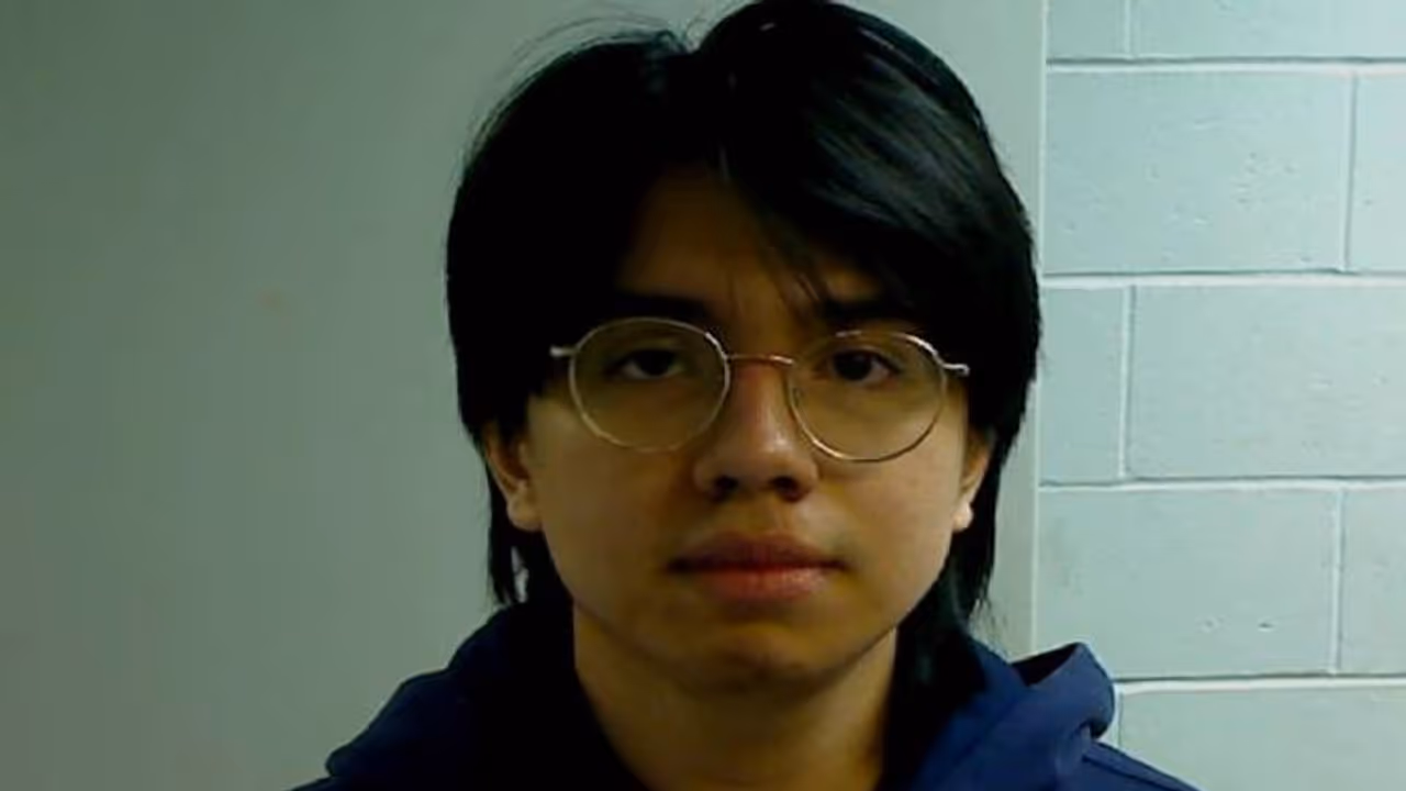 OnlyFans Model : 'ഒൺലിഫാൻസി'ൽ കണ്ട് കൈവിട്ട ആരാധന, 20 കാരൻ യുവതിയുടെ വീട്ടിലൊളിച്ച് താമസിച്ചു OnlyFans Model : 'ഒൺലിഫാൻസി'ൽ കണ്ട് കൈവിട്ട ആരാധന, 20 കാരൻ യുവതിയുടെ വീട്ടിലൊളിച്ച് താമസിച്ചു