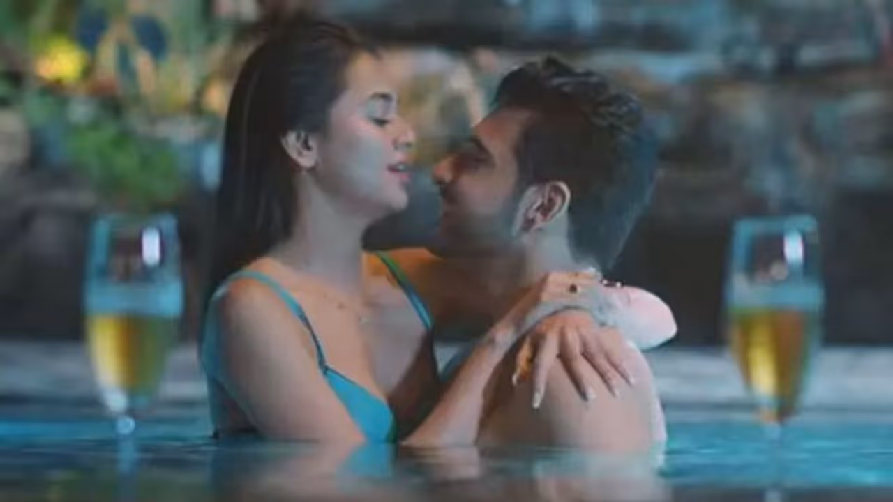 Weird Love Story: ಆಕೆ ಮುತ್ತಿಟ್ಟು ನಿದ್ದೆ ಕೆಡಿಸಿದಳು, ಈತ ಆಕೆಗೆ ಬೇರೆ ಮದುವೆಯಾಗದಂತೆ ಮಾಡಿದ Weird Love Story: ಆಕೆ ಮುತ್ತಿಟ್ಟು ನಿದ್ದೆ ಕೆಡಿಸಿದಳು, ಈತ ಆಕೆಗೆ ಬೇರೆ ಮದುವೆಯಾಗದಂತೆ ಮಾಡಿದ