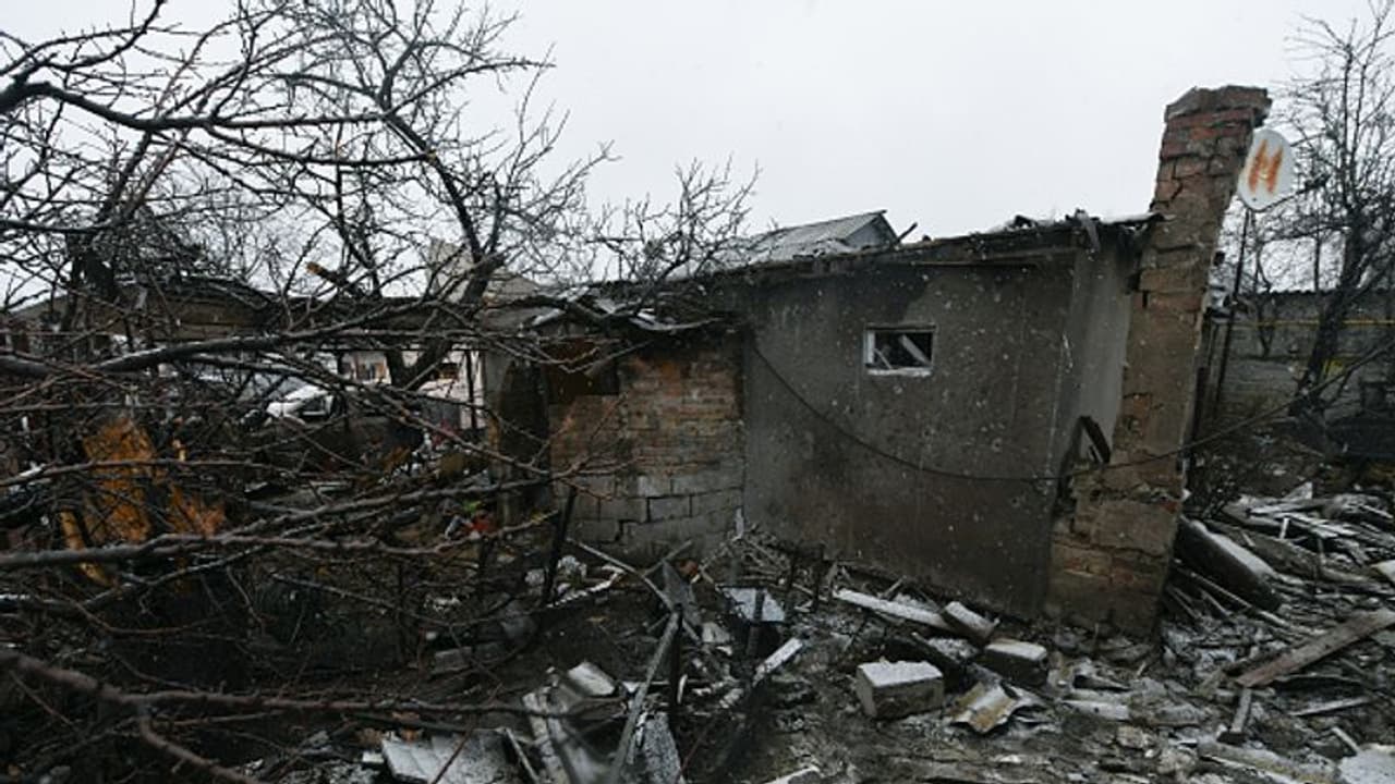 কিয়েভ ঘিরে ফেলেছে রুশ সেনা, ইউক্রেনের বাকি শহরগুলিতে চলছে অবিরাম বোমা বর্ষণ কিয়েভ ঘিরে ফেলেছে রুশ সেনা, ইউক্রেনের বাকি শহরগুলিতে চলছে অবিরাম বোমা বর্ষণ