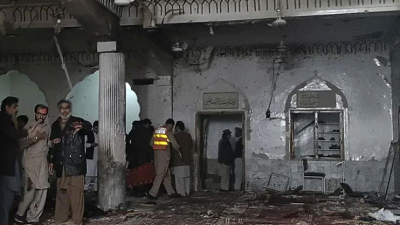 പെഷാവർ മുസ്ലിം പള്ളിയിലെ ബോംബ് സ്ഫോടനം, ഉത്തരവാദിത്തം ഏറ്റെടുത്ത് ഐസിസ് പെഷാവർ മുസ്ലിം പള്ളിയിലെ ബോംബ് സ്ഫോടനം, ഉത്തരവാദിത്തം ഏറ്റെടുത്ത് ഐസിസ്