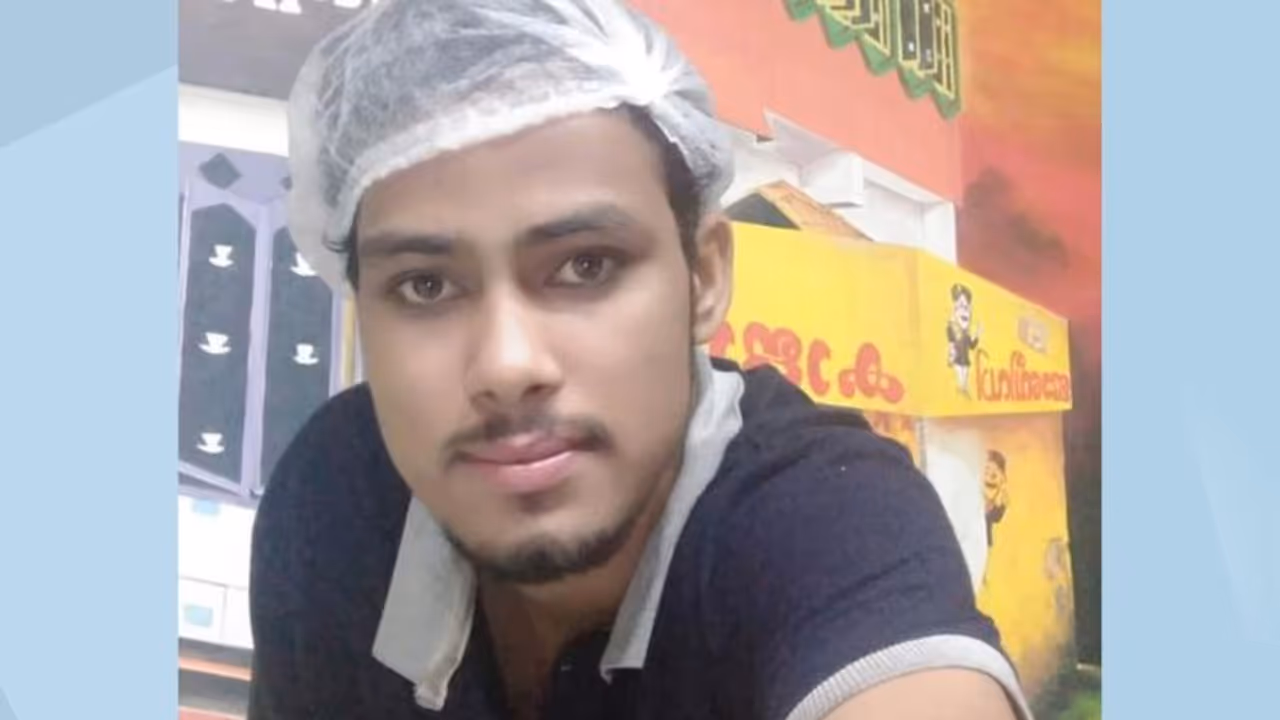 ശുചിമുറിയിൽ മൊബൈലിൽ ദൃശ്യങ്ങൾ പകർത്തി, ഫോൺ കയ്യോടെ പൊക്കി വീട്ടമ്മ, ഒടുവിൽ പിടിയിലായതിലും 'ട്വിസ്റ്റ്' ശുചിമുറിയിൽ മൊബൈലിൽ ദൃശ്യങ്ങൾ പകർത്തി, ഫോൺ കയ്യോടെ പൊക്കി വീട്ടമ്മ, ഒടുവിൽ പിടിയിലായതിലും 'ട്വിസ്റ്റ്'