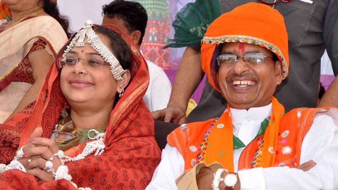 शिवराज सिंह चौहान के एक ऐलान से एमपी में कर्मचारियों की बल्ले बल्ले, होली से पहले चेहरे पर लौटी मुस्कान शिवराज सिंह चौहान के एक ऐलान से एमपी में कर्मचारियों की बल्ले बल्ले, होली से पहले चेहरे पर लौटी मुस्कान