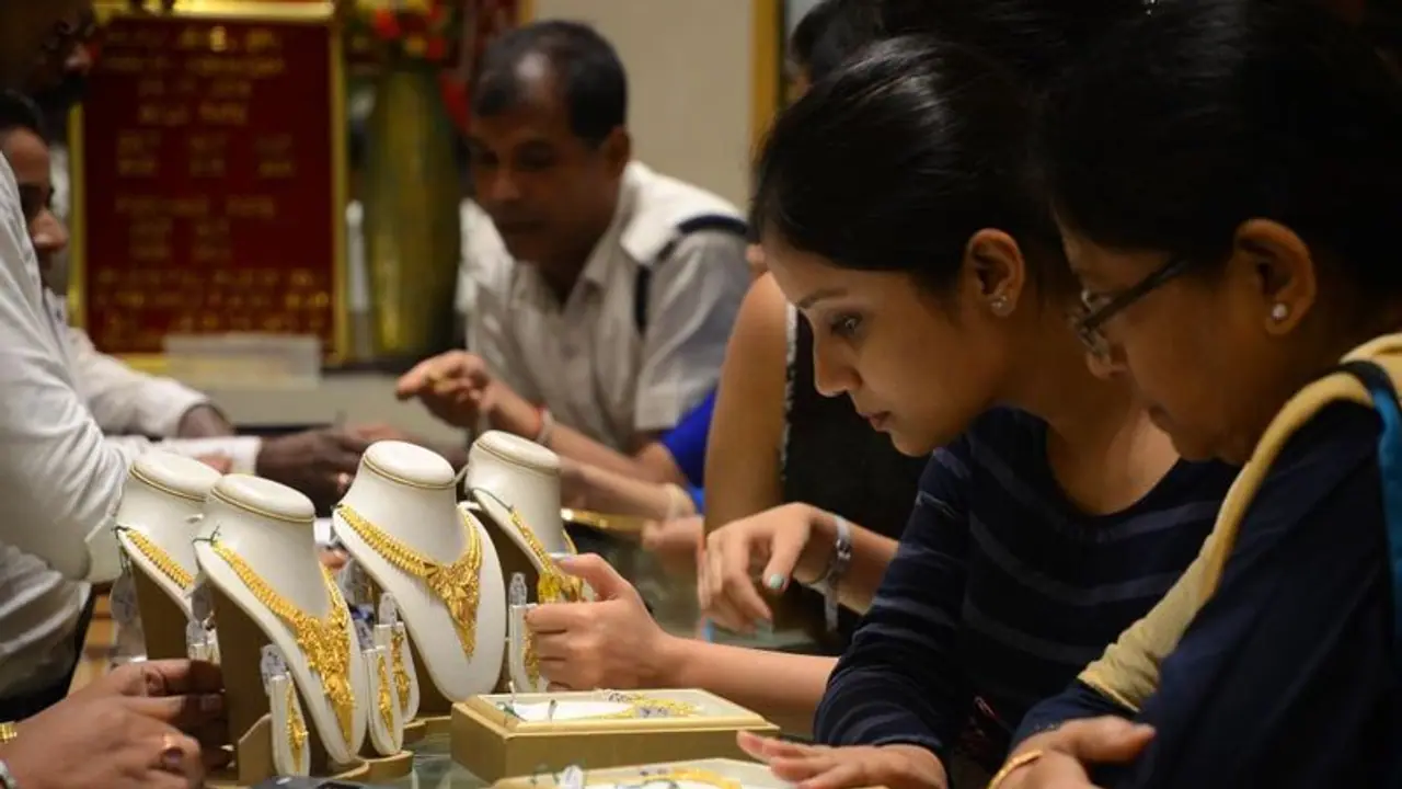 Gold Rate Today: തണുപ്പടിച്ച് സ്വർണവില; നാല് ദിവസത്തിന് ശേഷം ഇടിഞ്ഞു