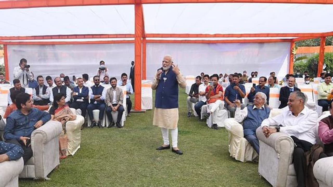 UP Chunav 2022: काशी में प्रबुद्ध सम्मेलन में शामिल हुए प्रधानमंत्री नरेंद्र मोदी, देखिए क्या कहा UP Chunav 2022: काशी में प्रबुद्ध सम्मेलन में शामिल हुए प्रधानमंत्री नरेंद्र मोदी, देखिए क्या कहा