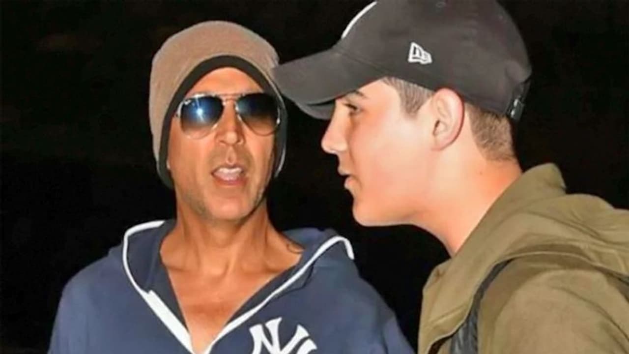इस हरकत पर उड़ रहा Akshay Kumar के बेटे का मजाक, क्या आप कर पाए नोटिस? इस हरकत पर उड़ रहा Akshay Kumar के बेटे का मजाक, क्या आप कर पाए नोटिस?