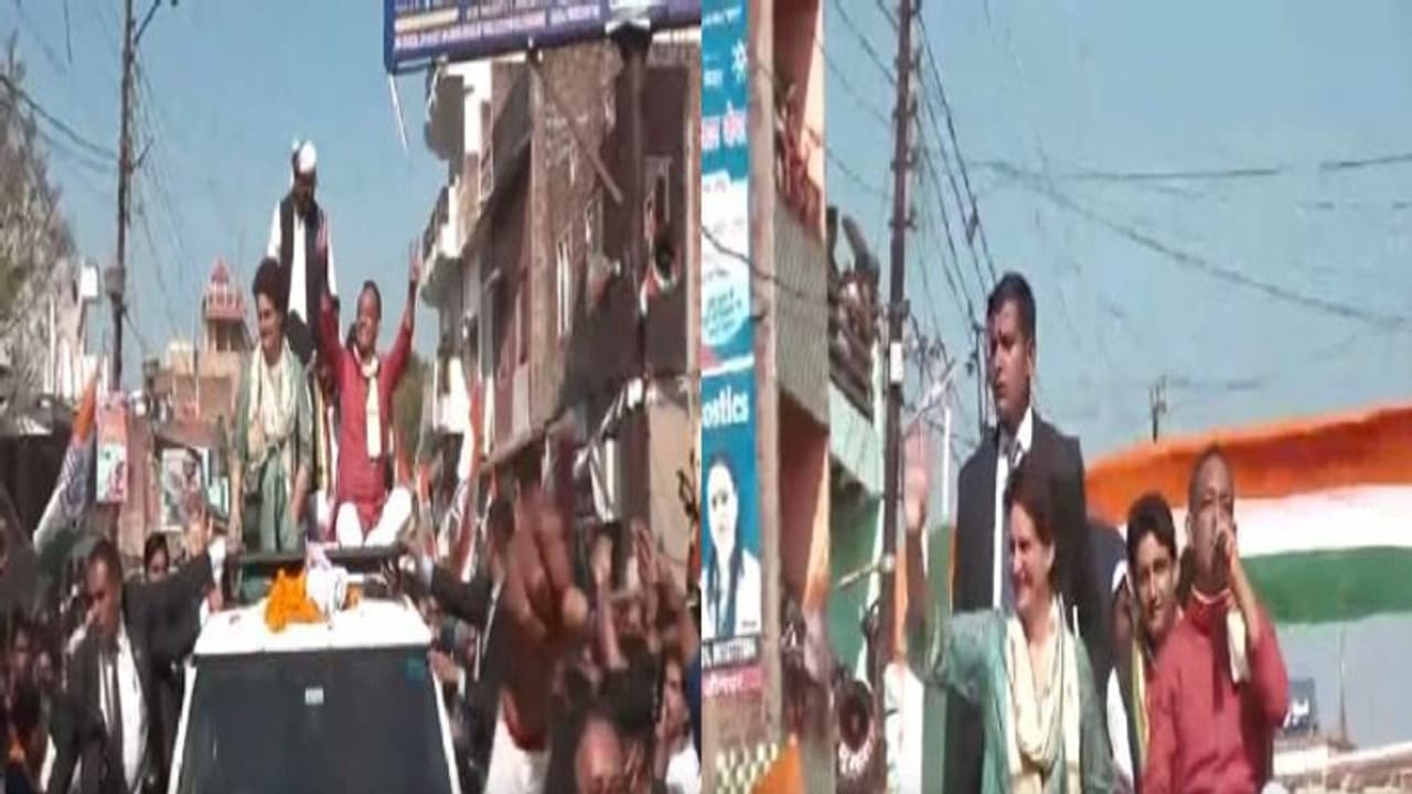 यूपी चुनाव: कांग्रेस महासचिव प्रियंका गांधी ने जौनपुर में किया रोड शो, लोगों ने फूल बरसाकर किया अभिवादन यूपी चुनाव: कांग्रेस महासचिव प्रियंका गांधी ने जौनपुर में किया रोड शो, लोगों ने फूल बरसाकर किया अभिवादन