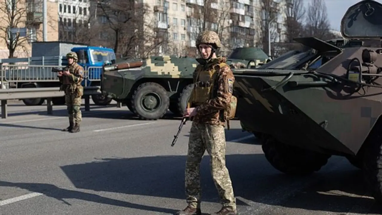 റഷ്യ യുദ്ധം അവസാനിപ്പിക്കണം; ഇന്ത്യ അടക്കം രാജ്യങ്ങൾ ഇടപെടണമെന്ന് ലിത്വാനിയൻ അംബാസിഡർ ജൂലിയസ് പ്രാണവിഷ്യൂസ് റഷ്യ യുദ്ധം അവസാനിപ്പിക്കണം; ഇന്ത്യ അടക്കം രാജ്യങ്ങൾ ഇടപെടണമെന്ന് ലിത്വാനിയൻ അംബാസിഡർ ജൂലിയസ് പ്രാണവിഷ്യൂസ്