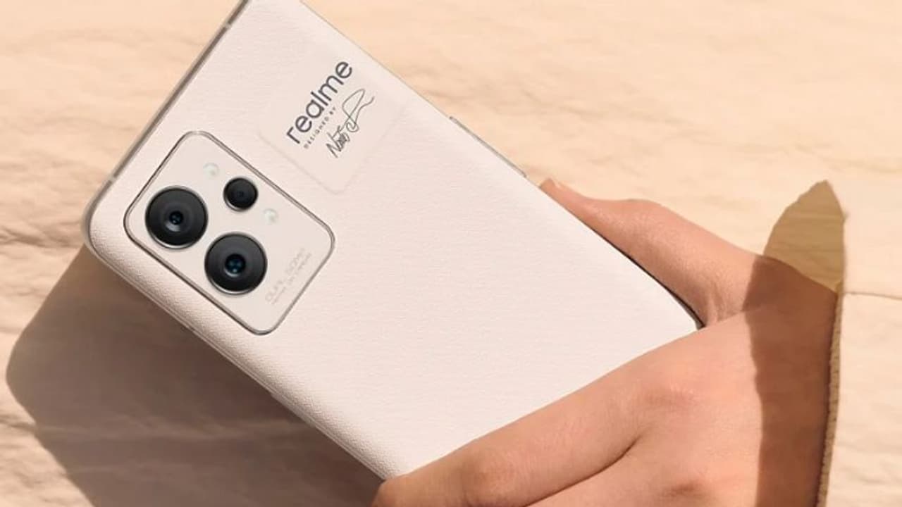 புதிய ஃபிளாக்‌ஷிப் போன் வெளியீட்டு தேதி அறிவிப்பு மாஸ் காட்டும் ரியல்மி..!