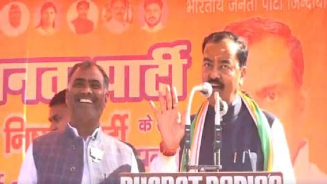 यूपी चुनाव: केशव मौर्य ने अखिलेश यादव पर कसा तंज, कहा कमल के फूल का बटन दबाकर, टीका लगाने का करें काम यूपी चुनाव: केशव मौर्य ने अखिलेश यादव पर कसा तंज, कहा कमल के फूल का बटन दबाकर, टीका लगाने का करें काम