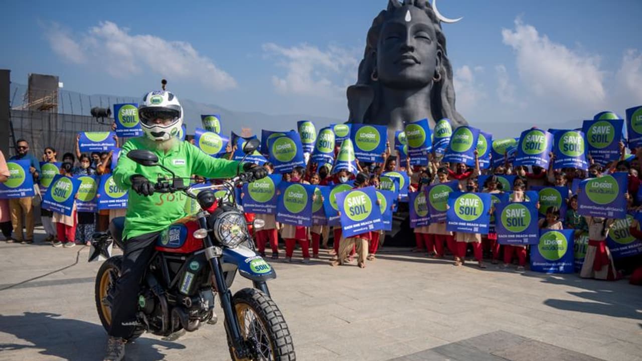 மண் காக்க லண்டன் முதல் தமிழ்நாடு வரை 30,000 கிமீ பைக்கில் பயணிக்கும் சத்குரு!கோவையிலிருந்து இன்று புறப்பட்டார்