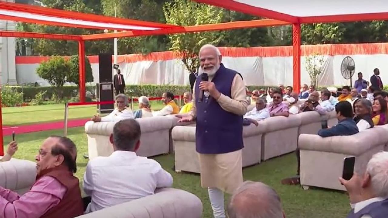 বারাণসী তাঁকে আপন করে নিয়েছে, বিশিষ্টদের সঙ্গে দেখা করে বললেন প্রধানমন্ত্রী মোদী