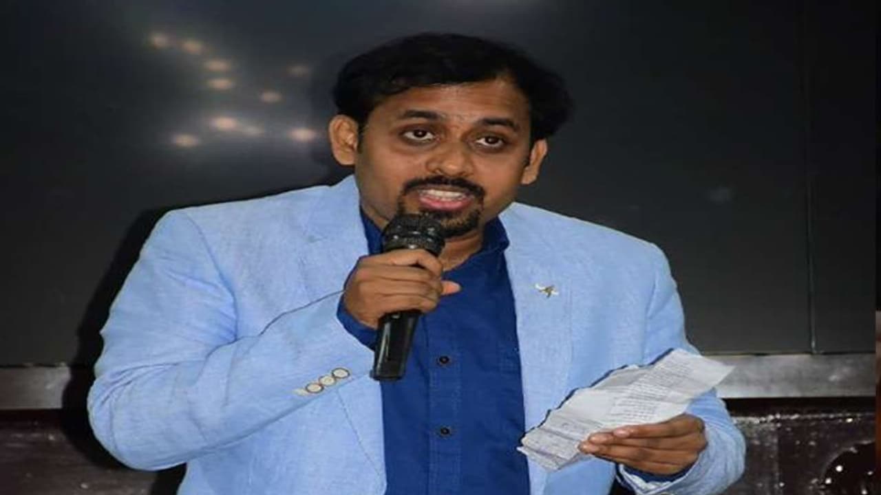 'लड़कियां बड़ी लड़ाका होती हैं', मार्च महीने की इस तारीख को होगा Pankaj Prasoon की कविता संग्रह का लोकार्पण 'लड़कियां बड़ी लड़ाका होती हैं', मार्च महीने की इस तारीख को होगा Pankaj Prasoon की कविता संग्रह का लोकार्पण