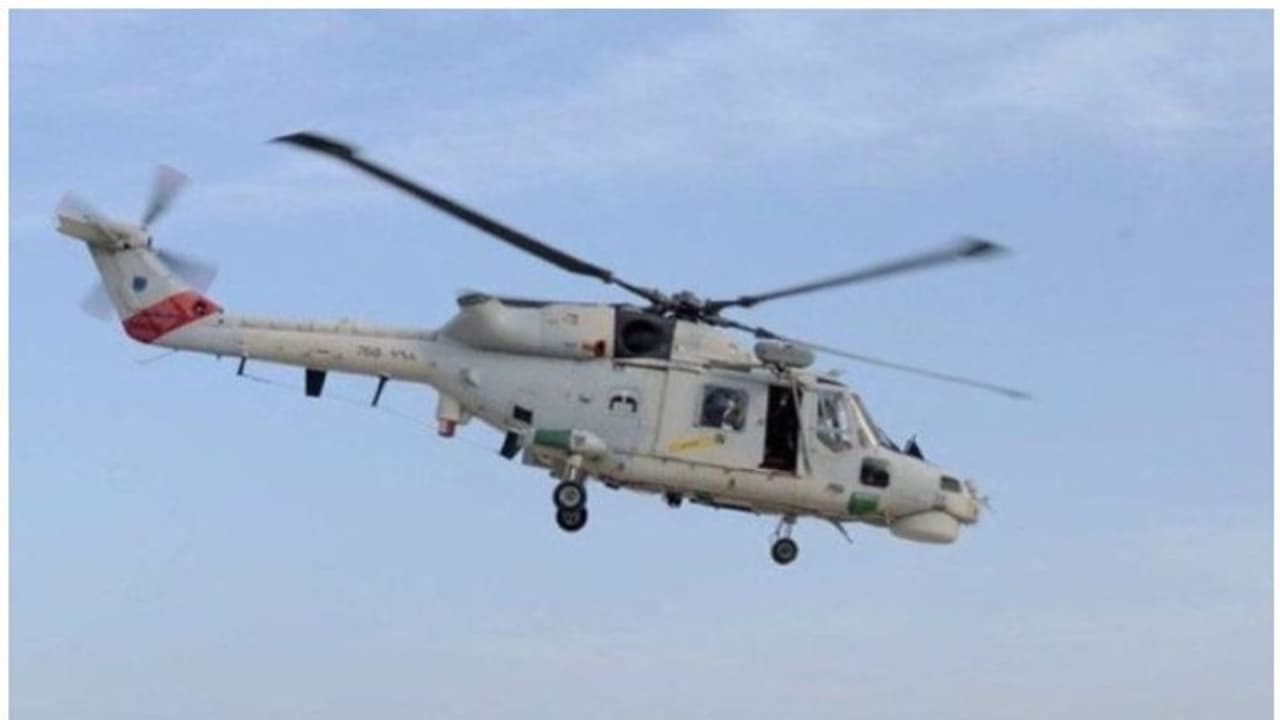 ഒമാനില് വഴിതെറ്റി മരുഭൂമിയില് കുടങ്ങിയയാളെ വ്യോമസേനയുടെ തെരച്ചിലില് കണ്ടെത്തി ഒമാനില് വഴിതെറ്റി മരുഭൂമിയില് കുടങ്ങിയയാളെ വ്യോമസേനയുടെ തെരച്ചിലില് കണ്ടെത്തി