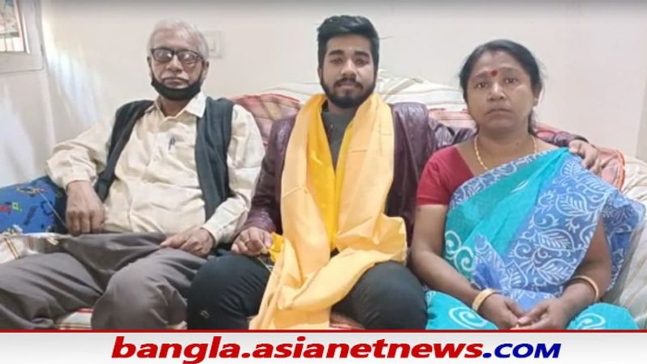 ঘরে ফিরল ঘরের ছেলে, হাজার বাধা বিপত্তি শেষে যুদ্ধ বিধ্বস্ত ইউক্রেন থেকে দেশে ফিরল উত্তর দিনাজপুরের পাভেলরা