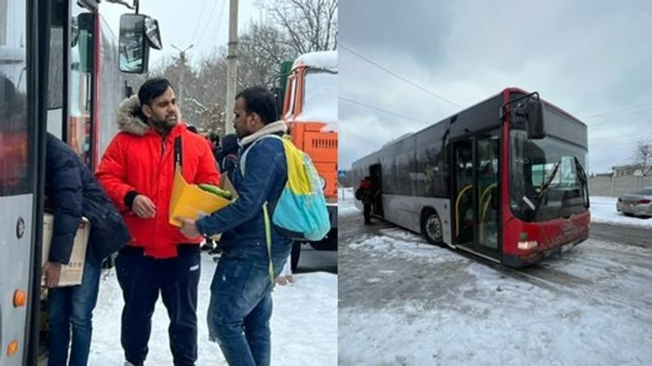 Operation Ganga: 2500 भारतीय नागरिकों को लेकर आ रही 13 उड़ानें, Pisochyn से सभी को निकाला गया Operation Ganga: 2500 भारतीय नागरिकों को लेकर आ रही 13 उड़ानें, Pisochyn से सभी को निकाला गया