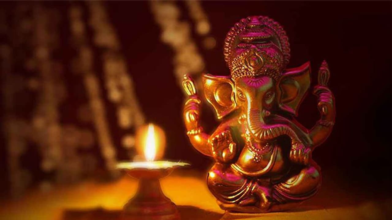 Vinayaki Chaturthi 2022: आज शुभ योग में करें ये उपाय, धन लाभ और अन्य इच्छाएं भी होंगी पूरी Vinayaki Chaturthi 2022: आज शुभ योग में करें ये उपाय, धन लाभ और अन्य इच्छाएं भी होंगी पूरी